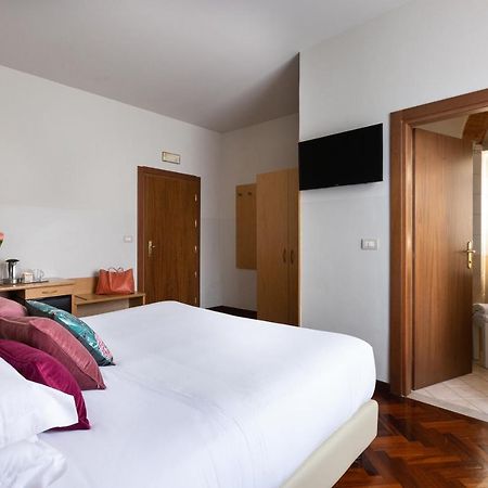 Aramis Deluxe Rooms Флоренция Экстерьер фото