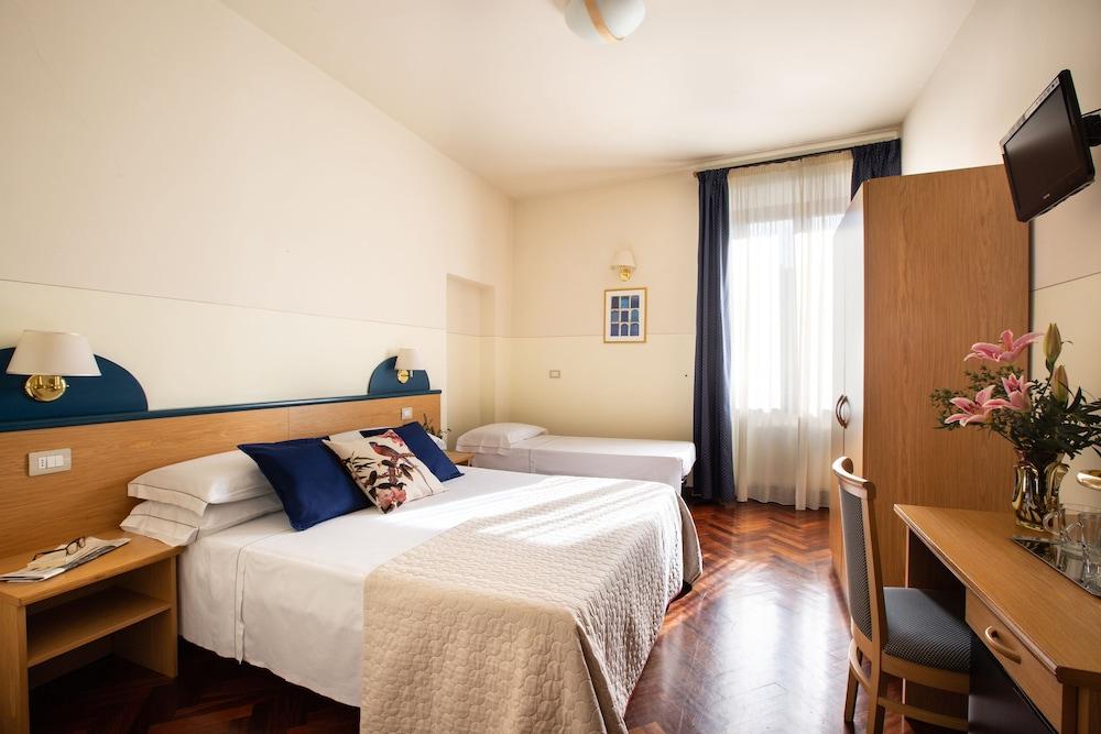 Aramis Deluxe Rooms Флоренция Экстерьер фото