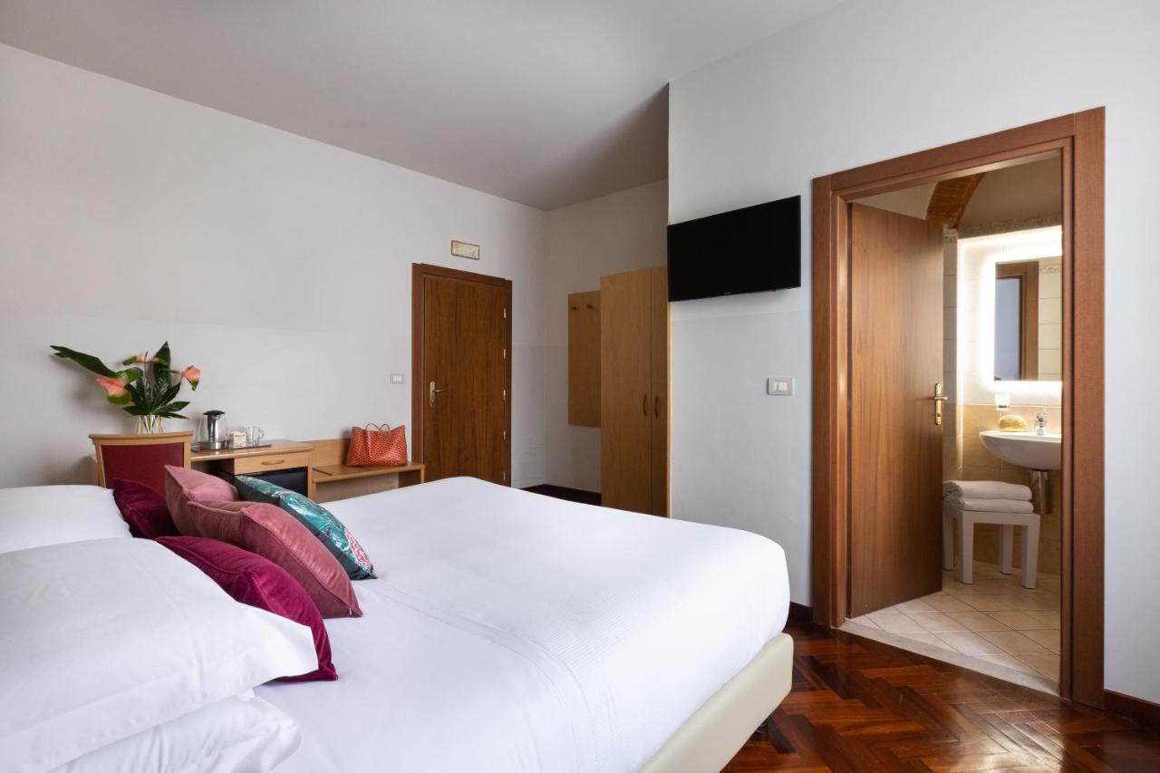 Aramis Deluxe Rooms Флоренция Экстерьер фото